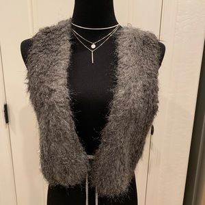 Gray faux fur vest 🌸Size:Large